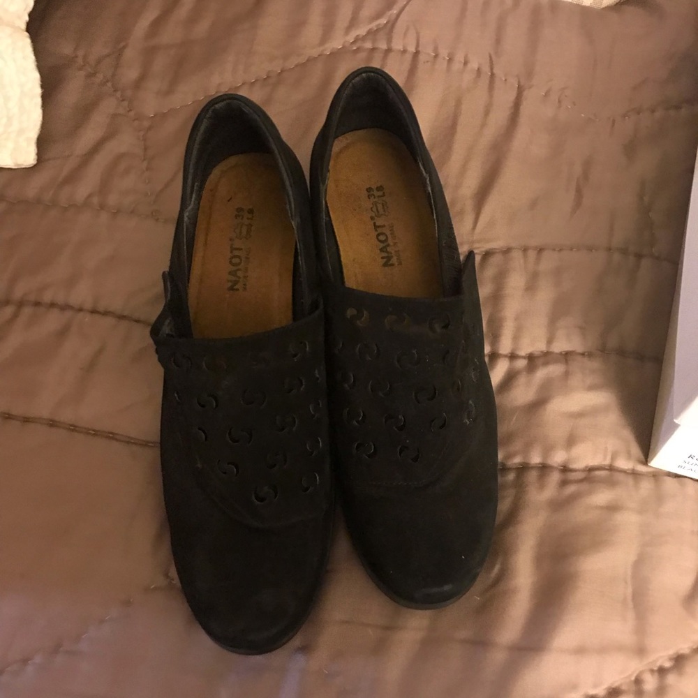 Shoes - Picture 3 of 4